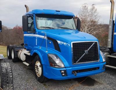 Volvo VNL64T Day Cab Truck