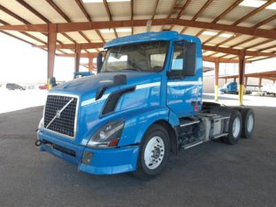 Volvo VNL64T Day Cab Truck