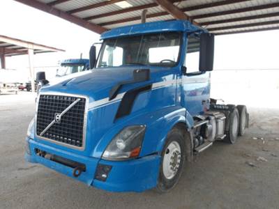 Volvo VNL64T Day Cab Truck