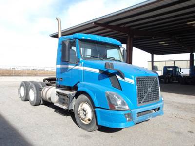 Volvo VNL64T Day Cab Truck
