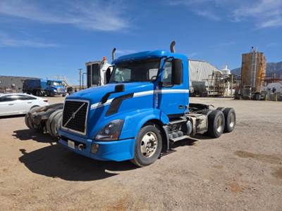 Volvo VNL64T Day Cab Truck