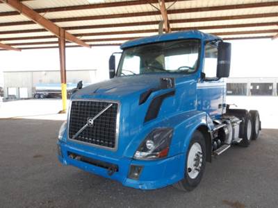 Volvo VNL64T Day Cab Truck