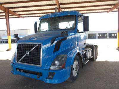 Volvo VNL64T Day Cab Truck