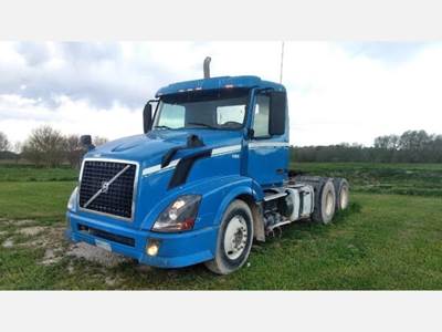 Volvo VNL64T Day Cab Truck
