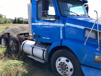 Volvo VNM 6x4 Day Cab Truck