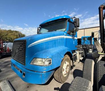 Volvo VNM 6x4 Day Cab Truck