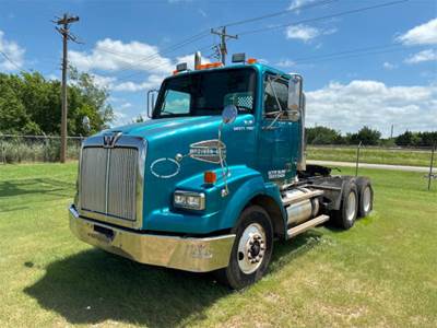 Western Star 4900SA Day Cab Truck