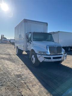 International 4300 SBA Box Truck