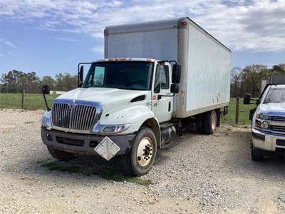 International DuraStar 4300 Box Truck