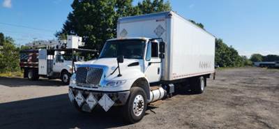 International DuraStar 4300 Box Truck