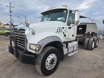 Mack Granite GU713 Box Truck