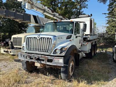 International WORKSTAR 7400 SFA 6X6 Tracked Digger Derrick