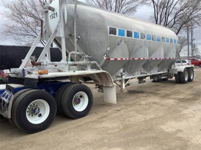 J & L Dry Bulk / Pneumatic Tank Trailer