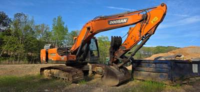 Doosan DX225 Excavator
