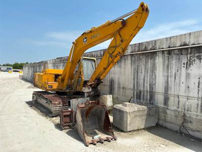 John Deere 490D Excavator