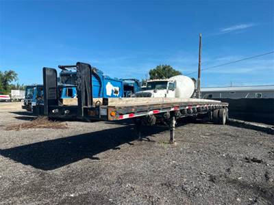 Fruehauf M3000 Flatbed Trailer