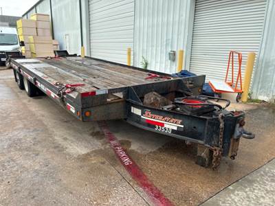 Interstate 40DLA Flatbed Trailer