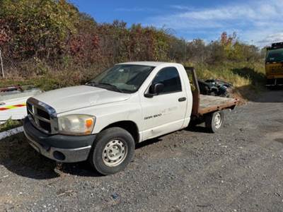 Dodge RAM 1500 4X2 Flatbed Truck