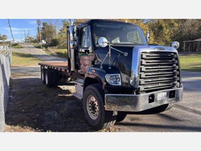 Freightliner 108SD Flatbed Truck