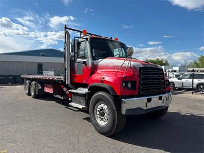 Freightliner 114SD Flatbed Truck