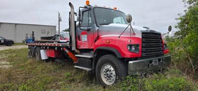 Freightliner 114SD Flatbed Truck