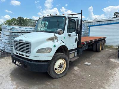 Freightliner MC 106 Flatbed Truck