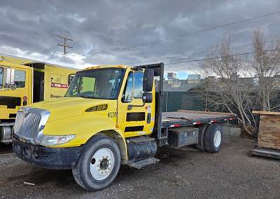International 4300 Flatbed Truck