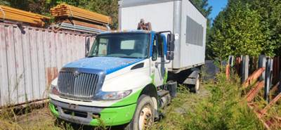 International 4400 4X2 Flatbed Truck