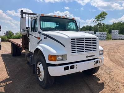 International 4700 Flatbed Truck