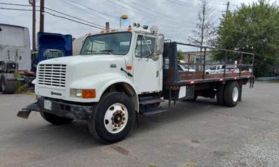 International 4700 Flatbed Truck