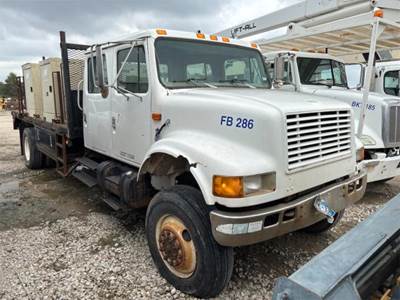 International 4800 Flatbed Truck