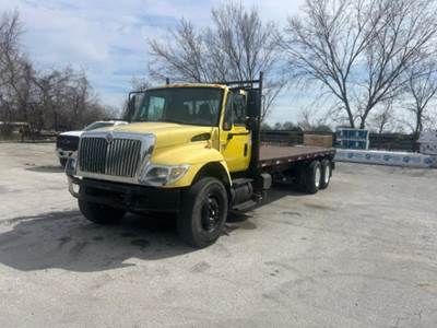 International 7500 Flatbed Truck