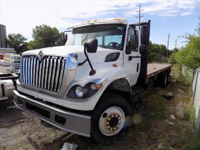 International 7600 Flatbed Truck