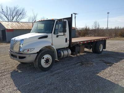 International DuraStar 4300 Flatbed Truck