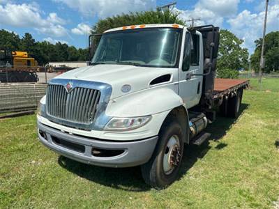 International DuraStar 4300 Flatbed Truck