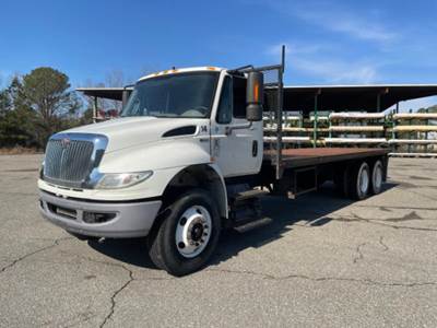 International DuraStar 4400 Flatbed Truck