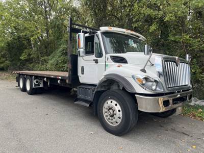 International WorkStar 7400 Flatbed Truck