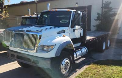 International WorkStar 7600 Flatbed Truck