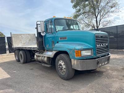 Mack CH613 Flatbed Truck