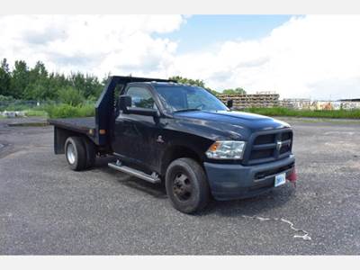 RAM 3500 Flatbed Truck