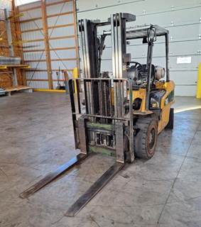 Caterpillar GP30N Forklift