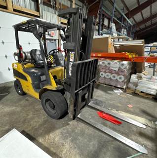 Caterpillar P6000-LP Forklift