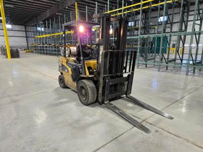 Caterpillar P6000-LP Forklift