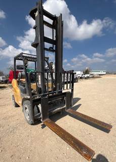 Caterpillar P8000 Forklift