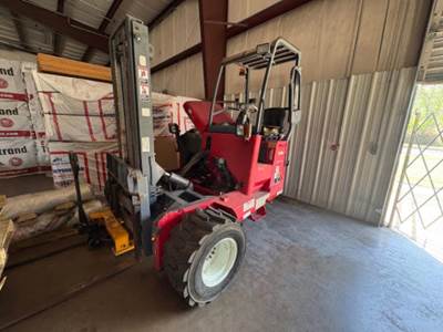 Moffett M55 Forklift