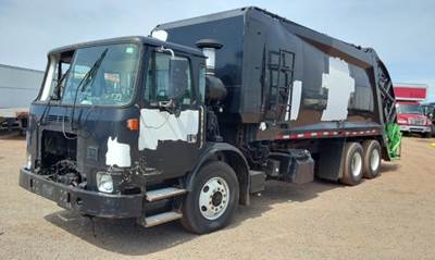 Autocar ACX64 Side Load Garbage Truck