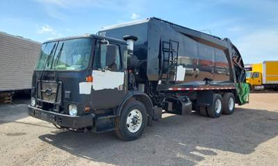 Autocar ACX64 Side Load Garbage Truck