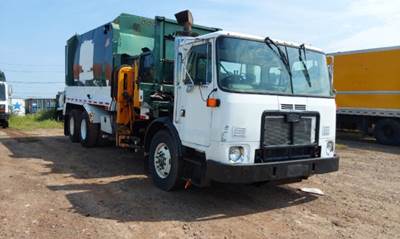 Autocar ACX64 Side Load Garbage Truck