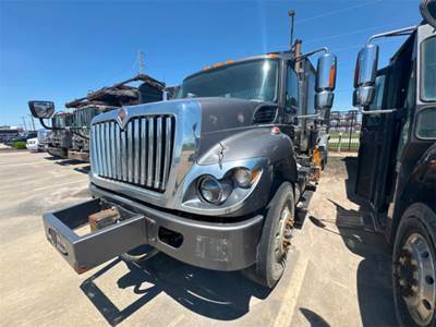 International WorkStar 7400 Side Load Garbage Truck