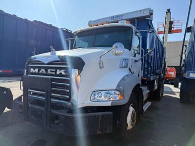 Mack GU813 GRANITE REAR LOAD Garbage Truck